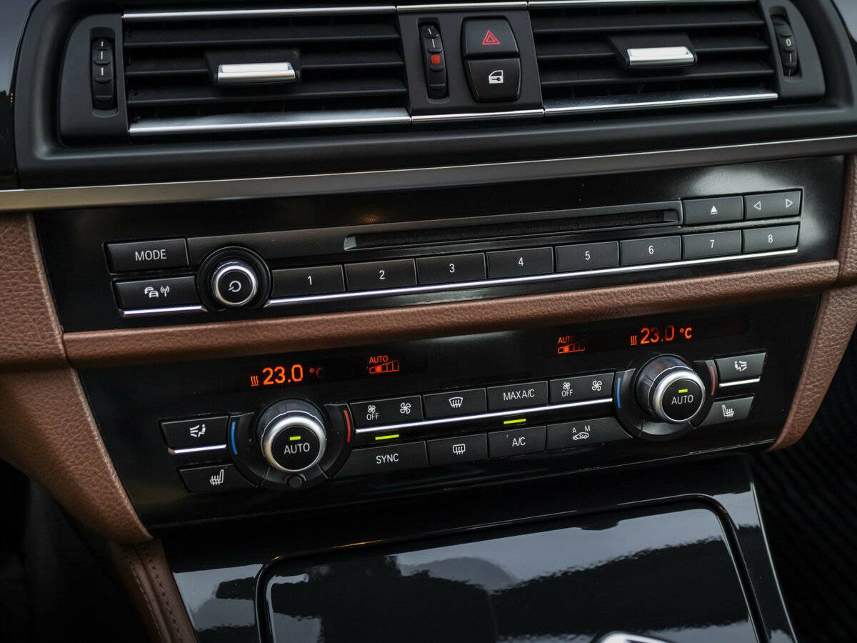 Купить BMW 5 серии 528i xDrive VI (F10/F11/F07) Рестайлинг, 2016, 138 885 км, фото №15