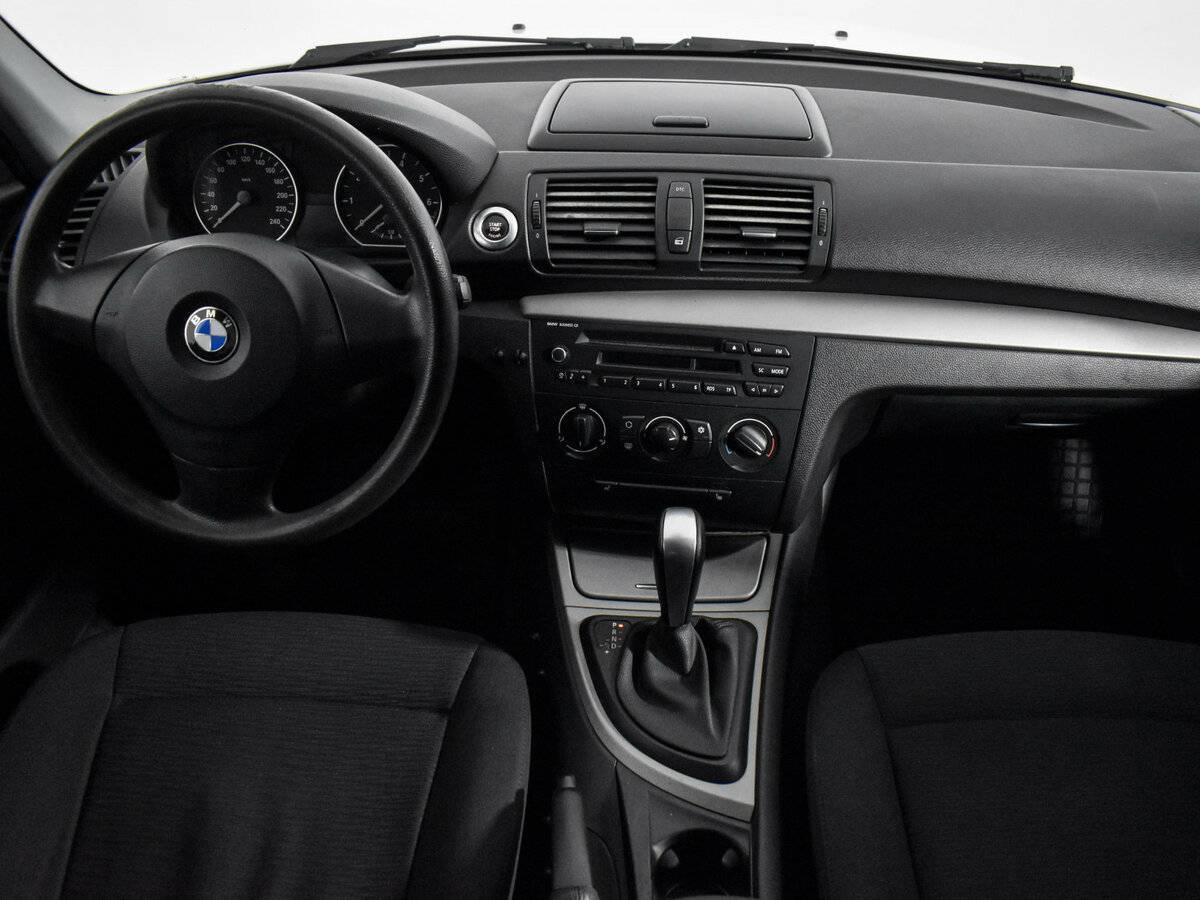 Купить BMW 1 серии 116i, 2010, 216 127 км, фото №14