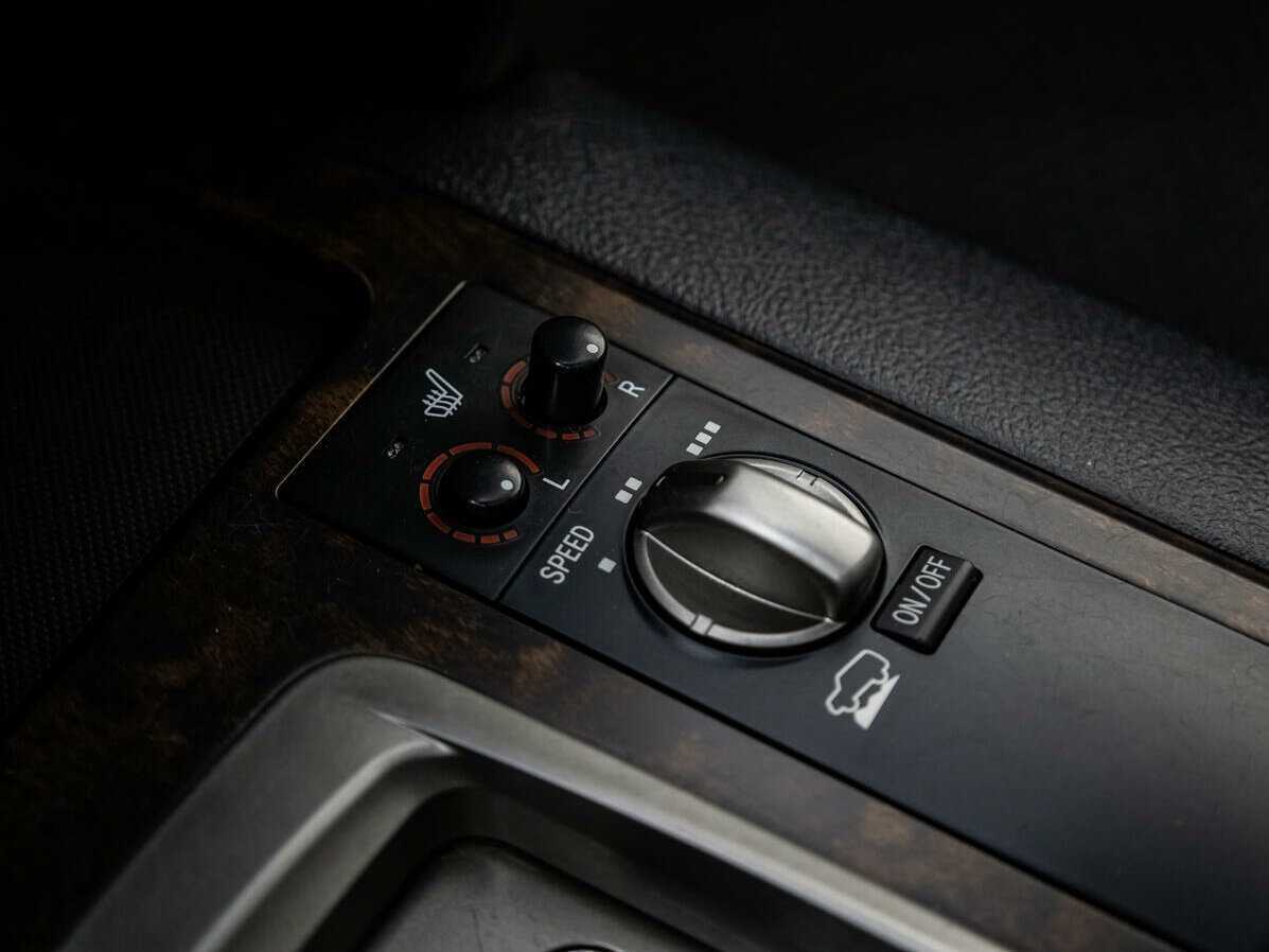 Купить Toyota Land Cruiser, 2011, 275 738 км, фото №13