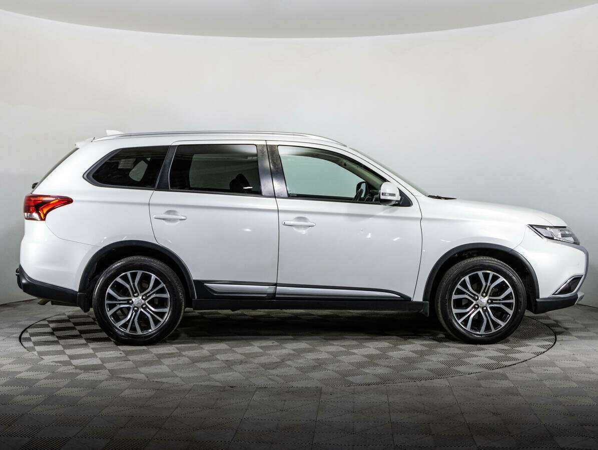 Купить Mitsubishi Outlander, 2018, 59 437 км, фото №4